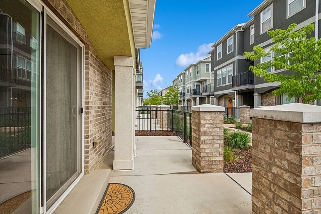 Building Photo - 1792 W Torlundy Dr