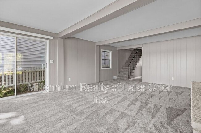 Building Photo - 391 Shady Oaks St