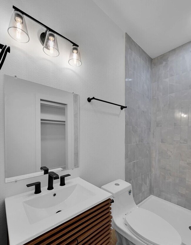 Building Photo - Newly Remodeled 3BD 2BA Home in Waco
