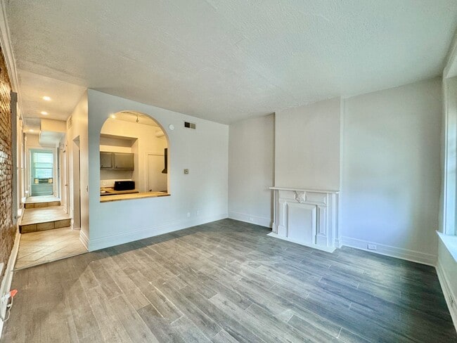 Building Photo - 2233 Victor St