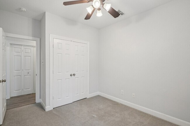 Building Photo - 90 Panterra Way