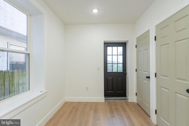 Building Photo - 1824 N Bouvier St