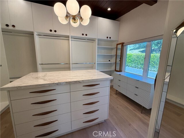 Building Photo - 940 Crestview Dr