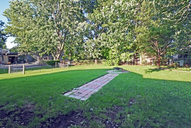 Building Photo - 30 Bayberry Ln