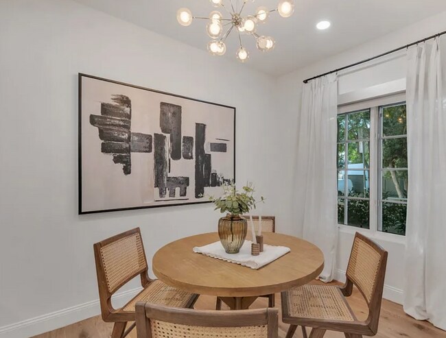 Building Photo - 851 N San Vicente Blvd