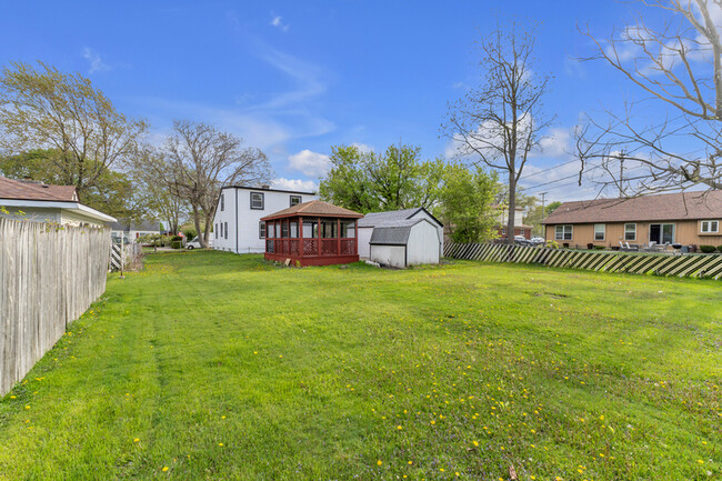 Building Photo - 18333 Beechwood St
