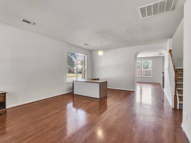 Building Photo - 29650 Legends Green Dr