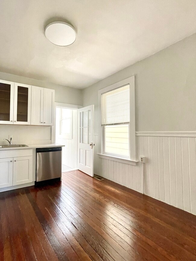 Building Photo - 34 Abbey St