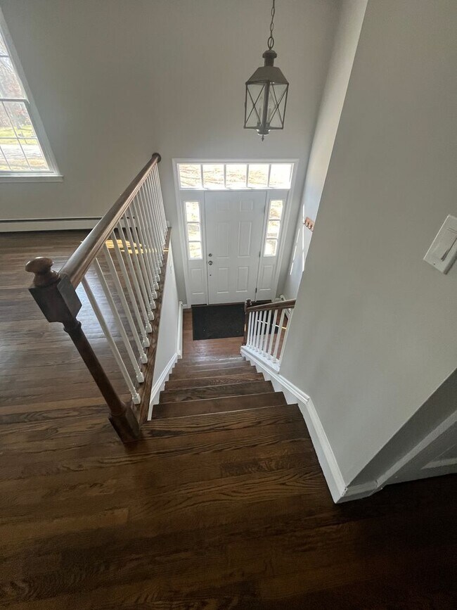 Building Photo - Great 3 Br / 2 Ba Split Level Home in Sandwich