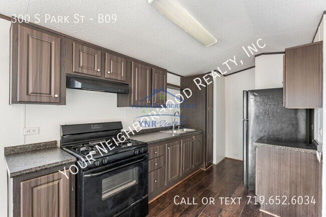 Building Photo - 300 S Park St