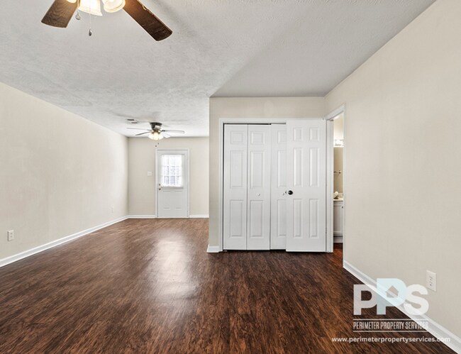 Building Photo - 107 Church St