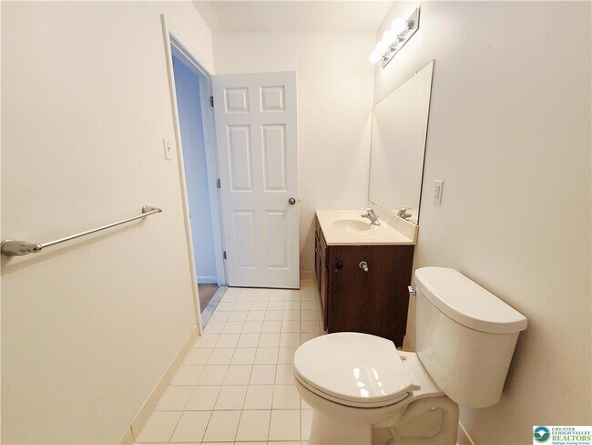 Building Photo - 937 King Way