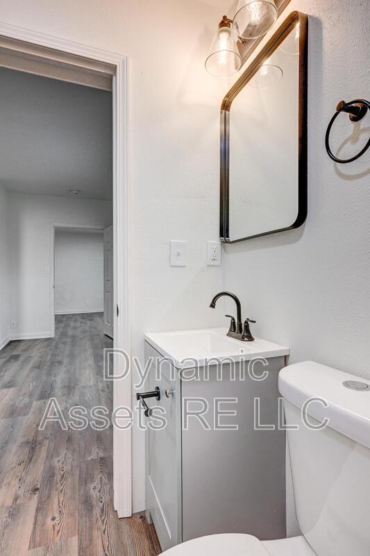 Building Photo - 510 W 3rd St