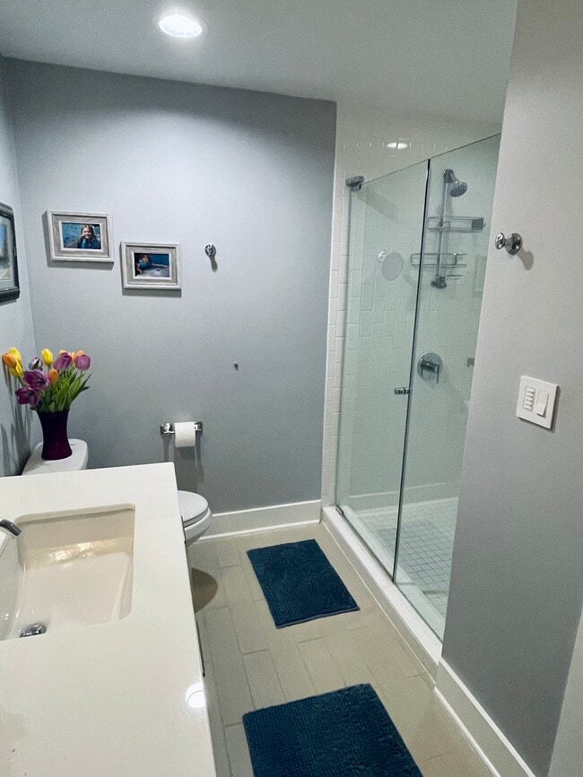 Main Bathroom - 603 Davis St