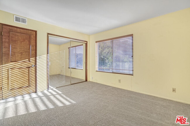 Building Photo - 364 Pershing Dr
