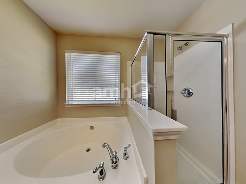 Building Photo - 284 Killarney Trl