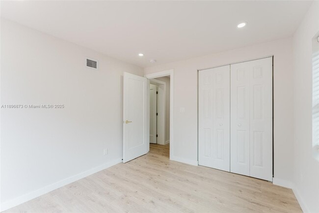 Building Photo - 1430 SW 32nd Ct