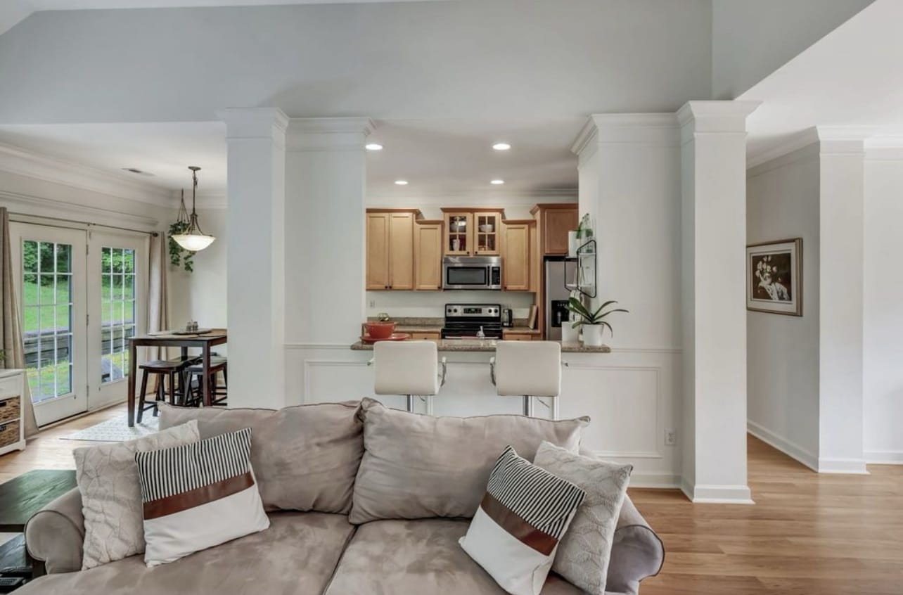 Building Photo - 6925 Sunnywood Dr