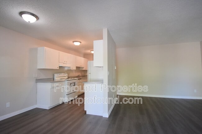 Building Photo - 704 NE 99th Ave