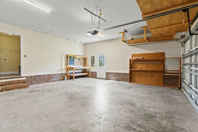 Building Photo - 403 Sundown Ct
