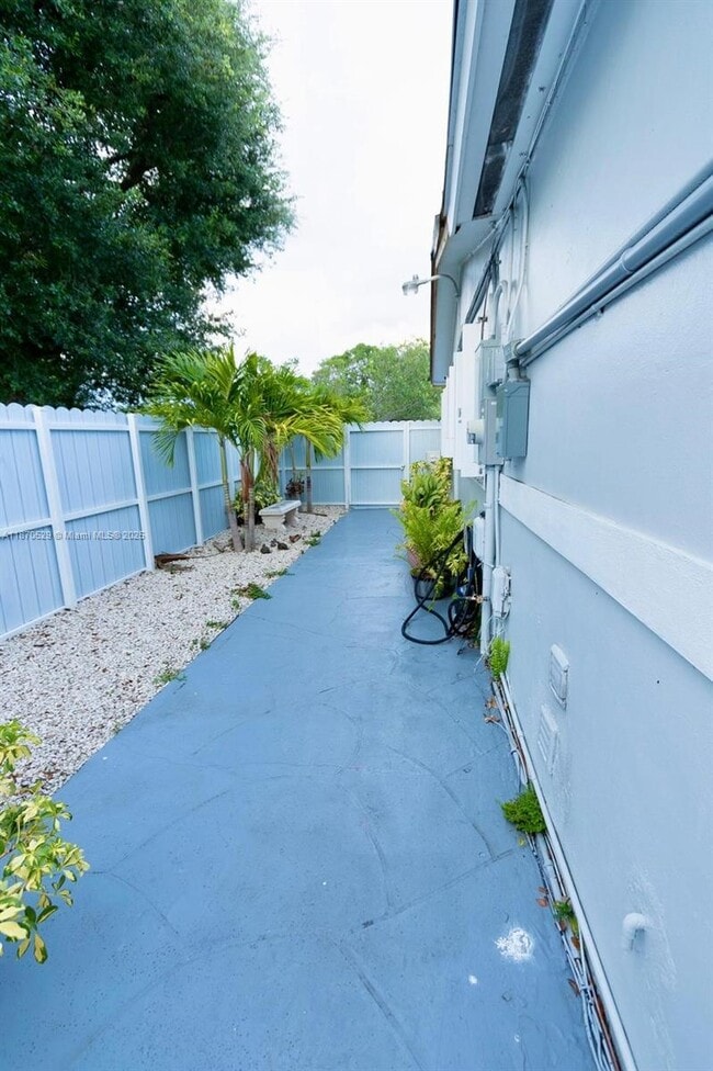 Building Photo - 20760 NW 37th Ct