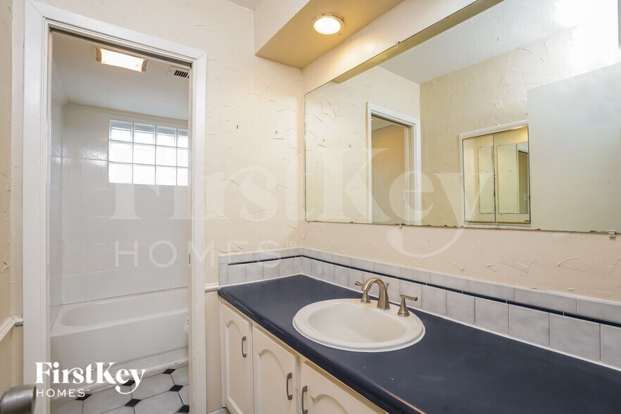 Building Photo - 23014 Whispering Willow Dr