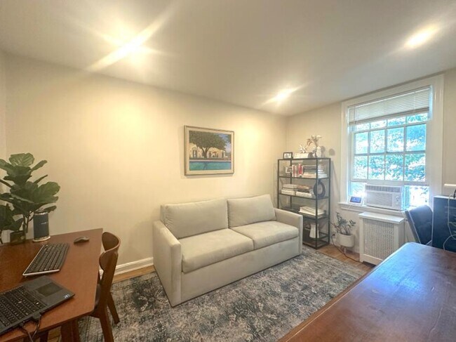Building Photo - 2 bedroom in SUNNYSIDE NY 11104
