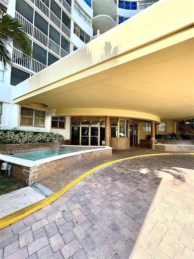Building Photo - 100 Golden Isles Dr