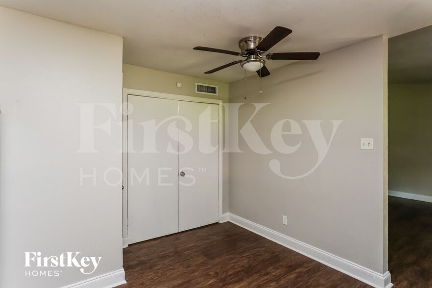 Building Photo - 6418 Briarknoll Dr