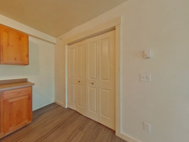 Building Photo - Centrally Located Second Floor 2b w/ Private Deck! Close to MSU & Downtown