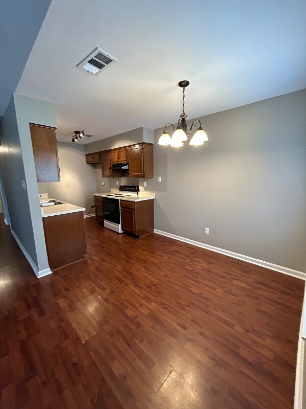 Building Photo - 6608 Sungate Dr S