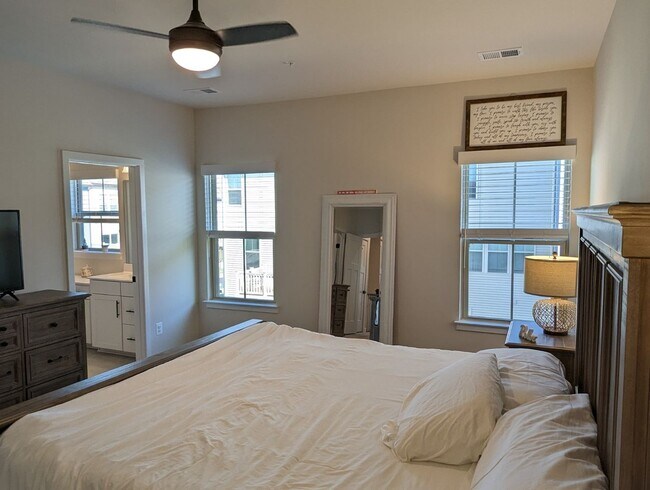 Building Photo - Gorgeous Newer Construction Home (2022) in...