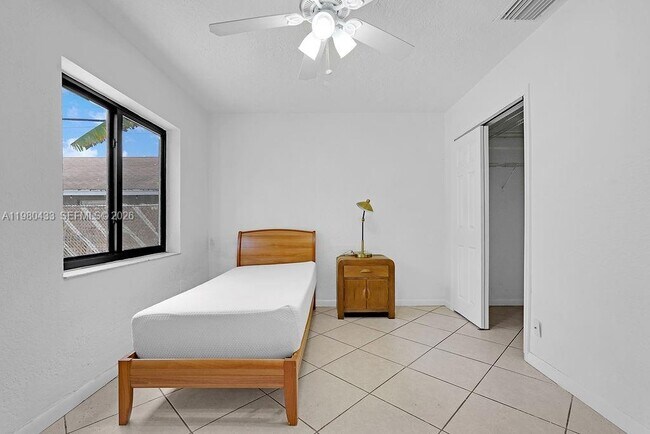 Building Photo - 2415 Pierce St