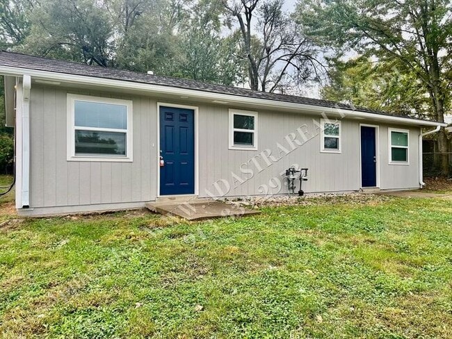 Building Photo - Like New 2 Bed 1 Bath Duplex in Grandview-...