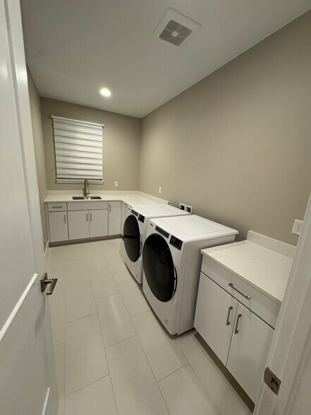 Building Photo - 11162 Bright Sky Cir