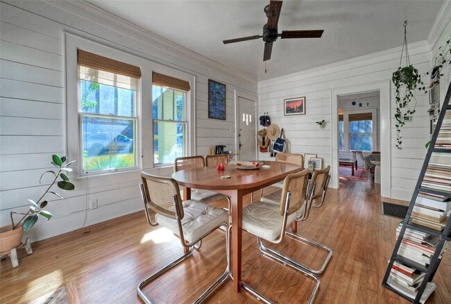 Building Photo - 1704 Alameda Dr