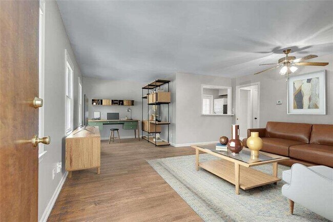 Building Photo - 799 Marstevan Dr NE