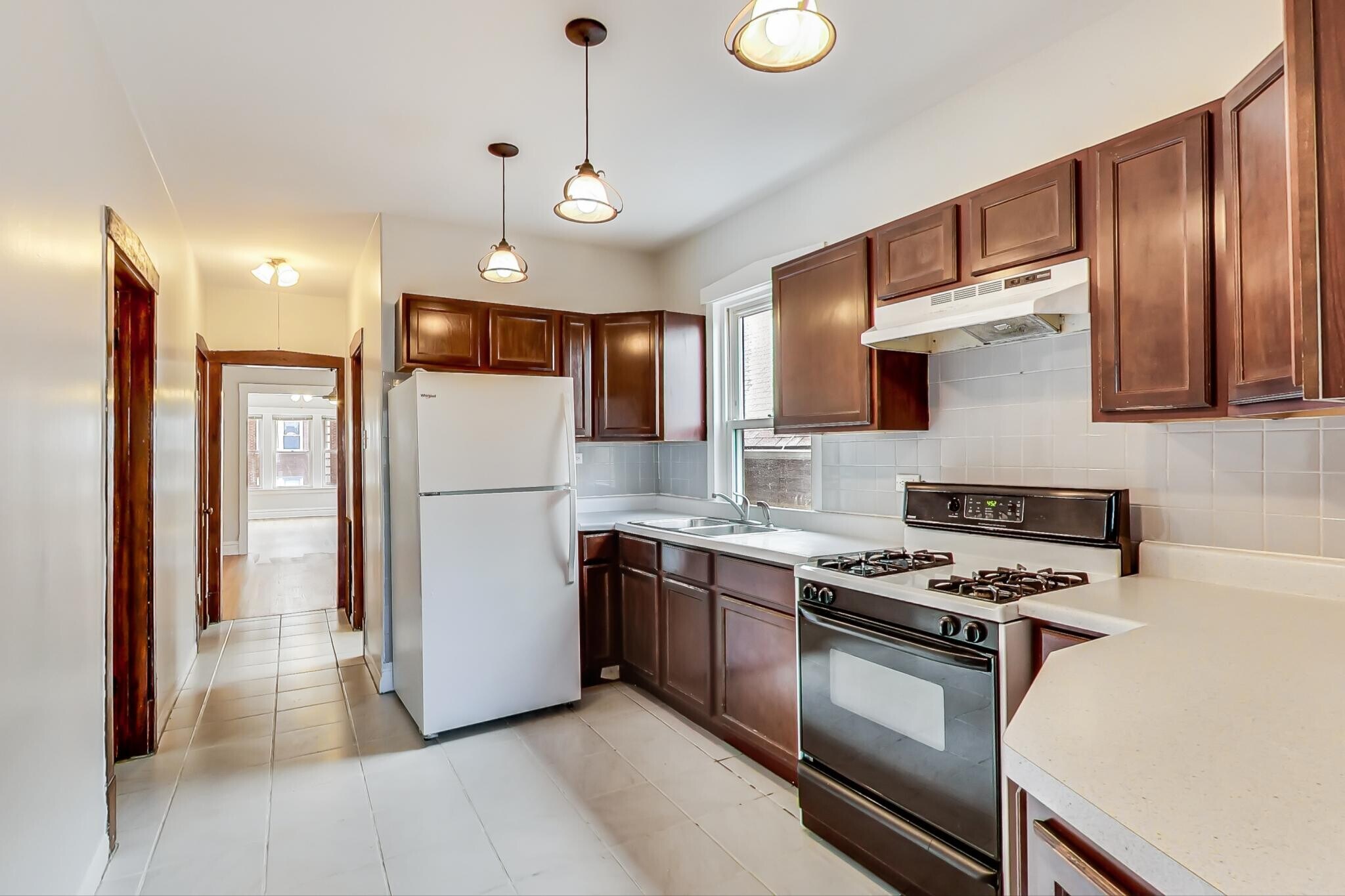 Building Photo - 2436 W Diversey Ave