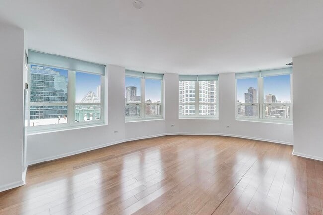 Building Photo - 345 N La Salle Dr