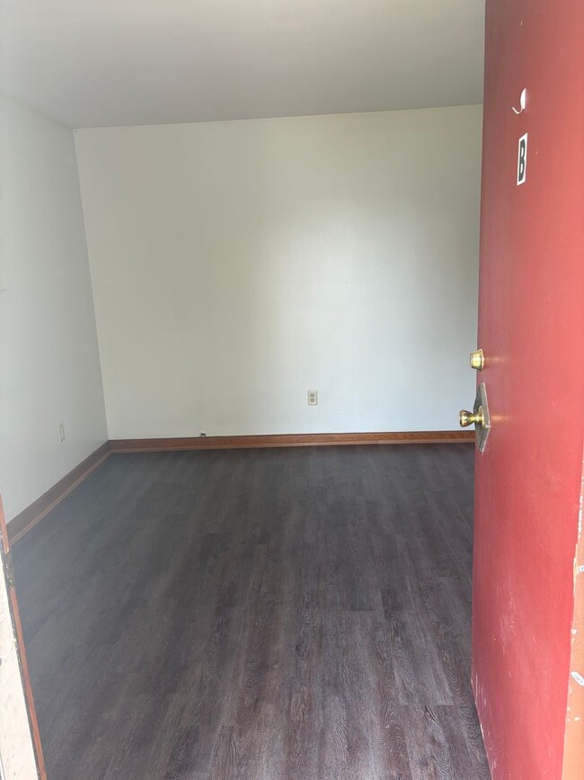 Building Photo - 808 S Bentley St