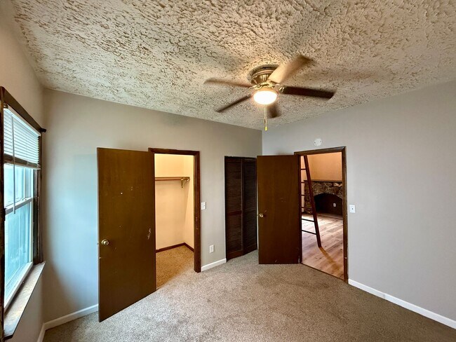 Building Photo - 2 Bed 1 Bath with a 2 Room Loft - Section ...