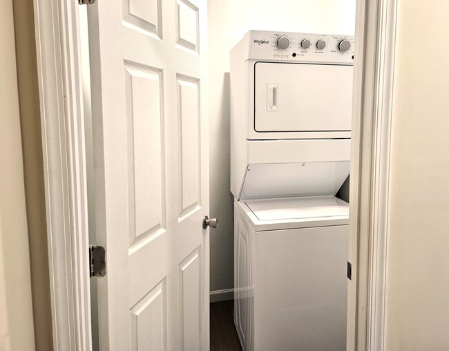 Building Photo - 1840 Cedar Hall Rd