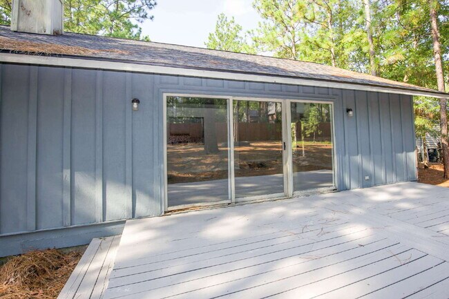 Building Photo - 50 Surry Cir N