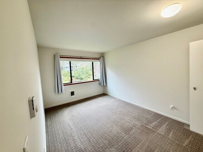 Building Photo - Beautiful 2 bed, 1 bath Shoreline Condo, $1850/mo.