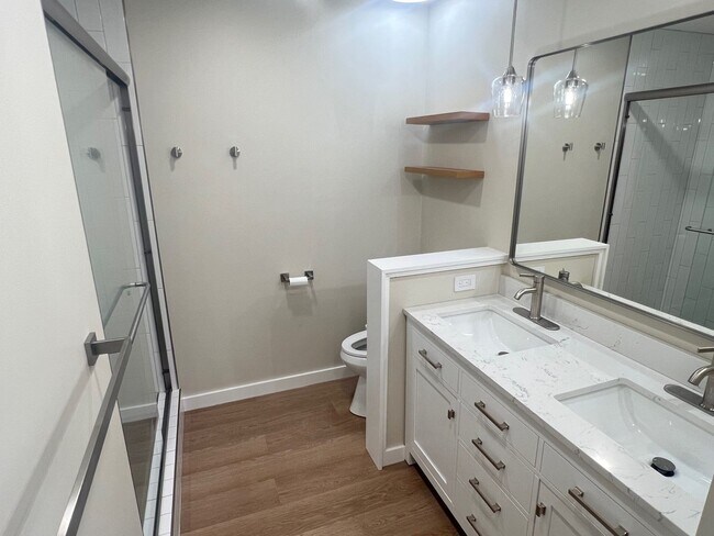 Building Photo - Updated Condo with Water view - Available ...