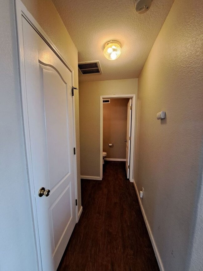 Building Photo - Beautiful 4 Bedroom House Ready To Call Home!