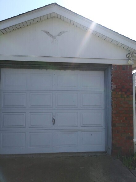 Garage - 6817 Holly Lake Dr