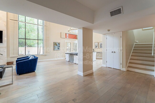 Building Photo - 8602 E Vista Del Lago