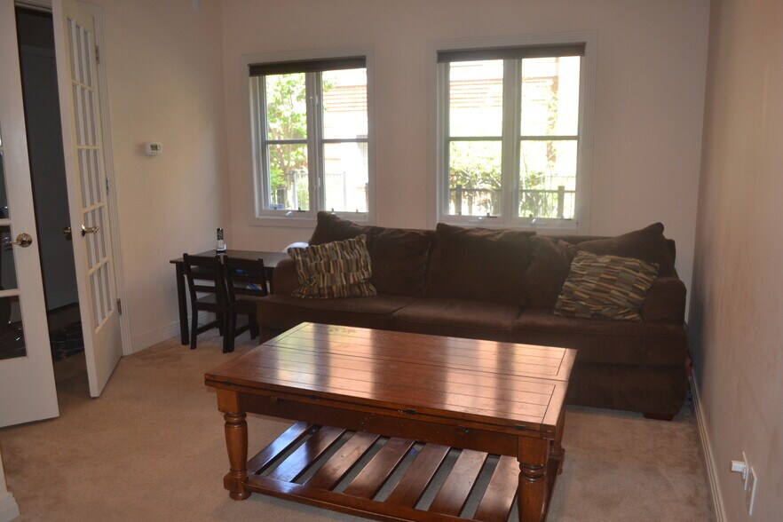 Building Photo - 1117 W Monroe St