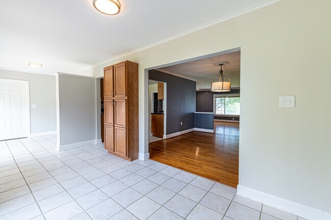 Building Photo - 1719 Scenic Dr